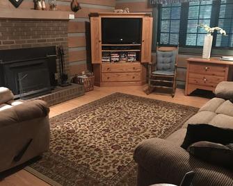 Beautiful Log Cabin Mountain Top Retreat, Among the Trees - Troutdale - Sala de estar