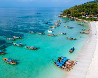 Lipe Garden Beach Resort - Ko Lipe - Beach