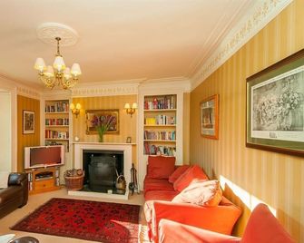 St Vincent Guest House - Lynton - Living room
