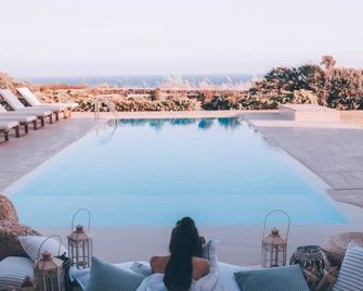 On The Rocks - The Two Rocks - Serviced Villa - Ios - Piscina