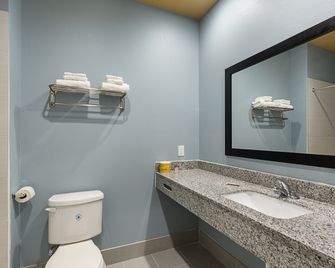 Scottish Inns & Suites - Crosby - Crosby - Baño