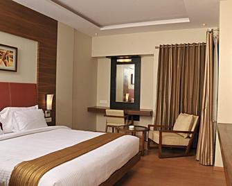 Hotel Jm Four - Pune - Bedroom