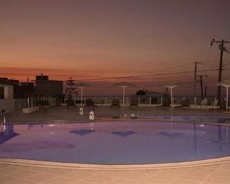 Olga Suites - Maleme - Piscina