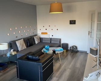 Tichnich Apartment - 1 minute from Annemasse station - Annemasse - Wohnzimmer