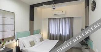Skylark Business Hotel - Kolhāpur - Bedroom