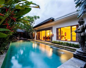 Swiss-Belvillas Umalas - North Kuta - Pool