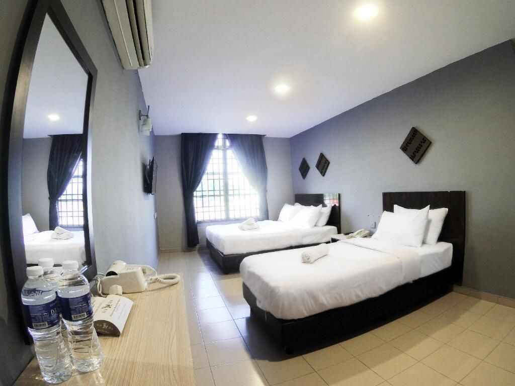 جيه في هوتل سيمبانغ أمبات