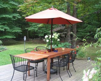 Cozy modern home on 14 acres of woods - Accord - Patio