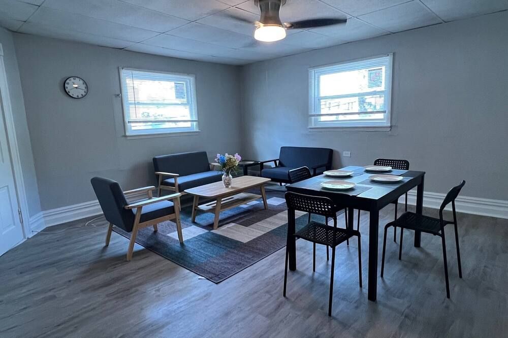 2 Bedroom, Efficiency Apartment Near Bus Stop And Trolley Line Near Downtown - פיטסבורג - חדר אוכל