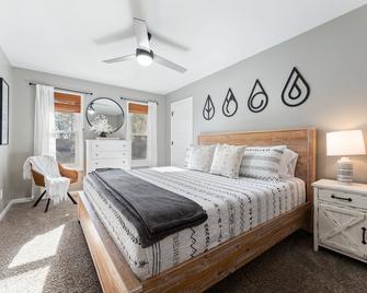 Spacious recently updated Home. Short stroll to Downton Woodstock - Woodstock - Slaapkamer