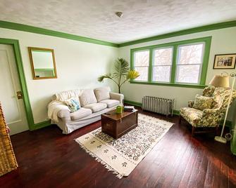 lovely and cozy vintage two bedroom, friendly apartment - Chicago