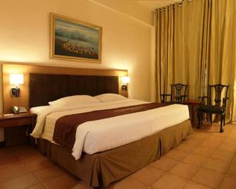 Narita Classic Hotel - Surabaya - Bedroom