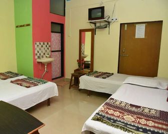 Hotel Kavijay - Dāpoli - Habitación