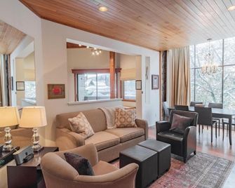 Rainbow by Outpost Whistler - Whistler - Pokój dzienny