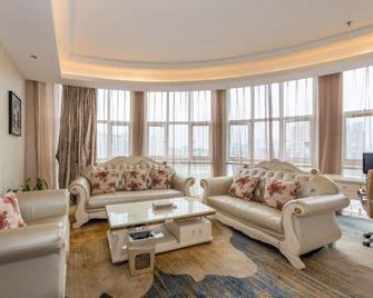 New Huatian Hotel - Ji'an - Living room