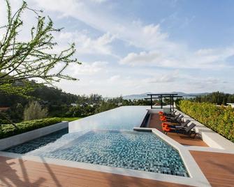 Surin Loft by Holiplanet - Choeng Thale - Uima-allas