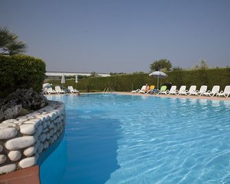 Hotel Bella Lazise - Lazise - Pool