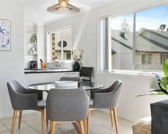 'Golden State of Mind' Coastal Haven in Broadbeach - Broadbeach - Essbereich
