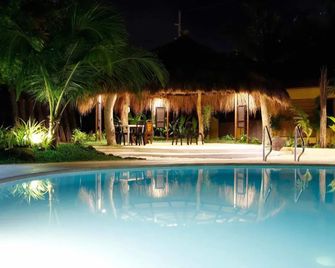 Urban Sands Iloilo Hotel - Iloilo City - Piscina