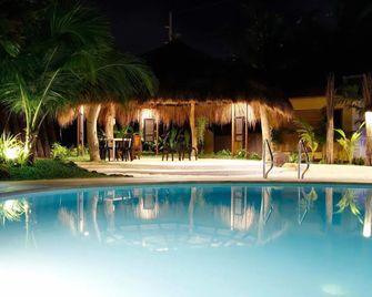 Urban Sands Iloilo Hotel - Iloilo City - Piscina