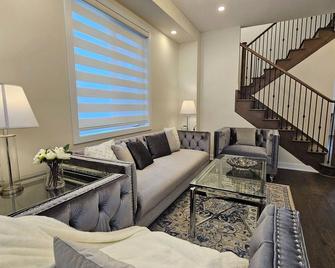 Cozy vacation home near US- Canada Border Lic.#STR289 - Welland - Sala de estar