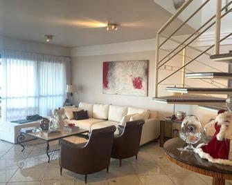 Cobertura Duplex na Praia do Canto em Frente ao mar - Vitória - Sala de estar