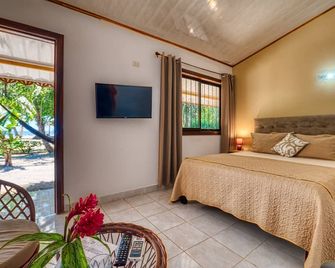 Yucca Beachfront Hotel - פוארטו וויחו דה טלמנאקה - חדר שינה