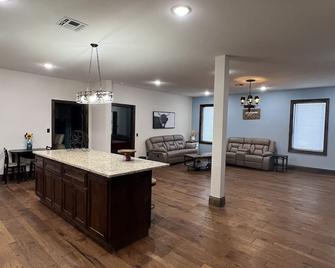Downtown apartment in Vernon! - Vernon