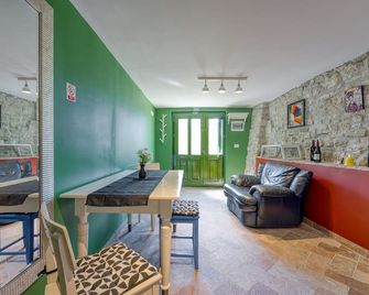 Romantic Casa Amica with Terrace - Motovun - Phòng khách