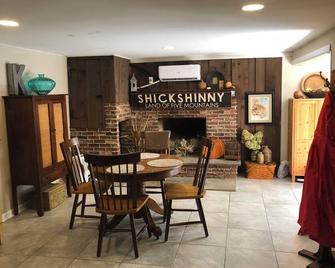 Cozy 1-bedroom apartment with WiFi, AC in enchanting Lansdale - Lansdale - Comedor