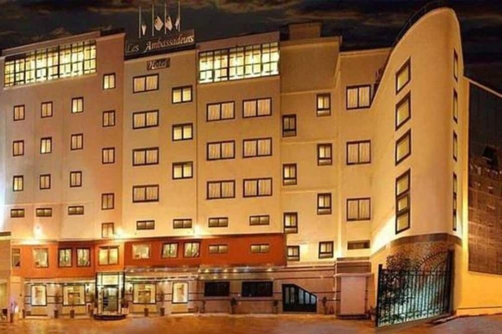 فندق السفراء