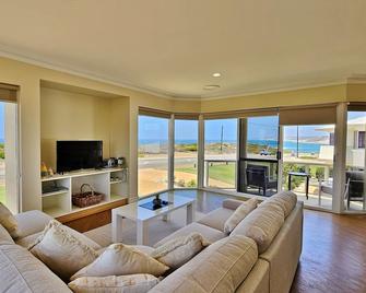 Kingview 2 - Kalbarri Wa - Kalbarri - Living room