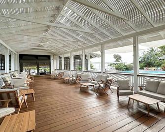 ميديا لونا ريزورت آند سبا - Coxen Hole - مطعم