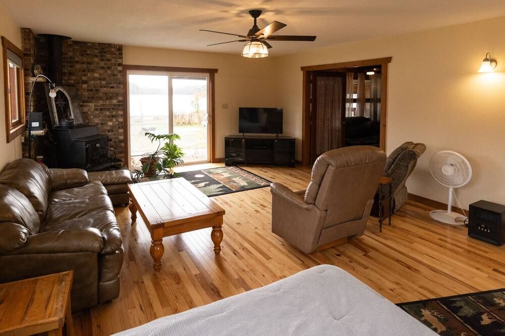 Relaxing cabin on Beaver Lake, by Namekagon River and close to Hayward - Hayward - Вітальня
