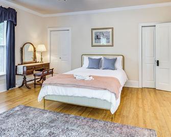 Walk to Waterfront Downtown Elizabeth City Home! - Elizabeth City - Bedroom