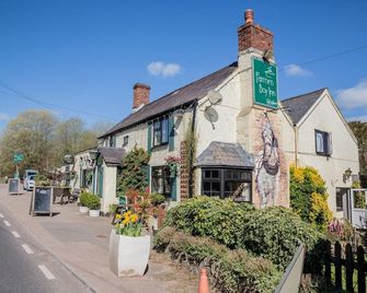 The Farmers Boy Inn Guest House - Longhope - Building