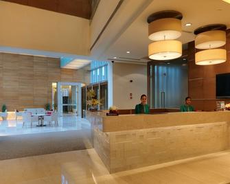 Radisson Blu Hotel Greater Noida - Greater Noida - Front desk