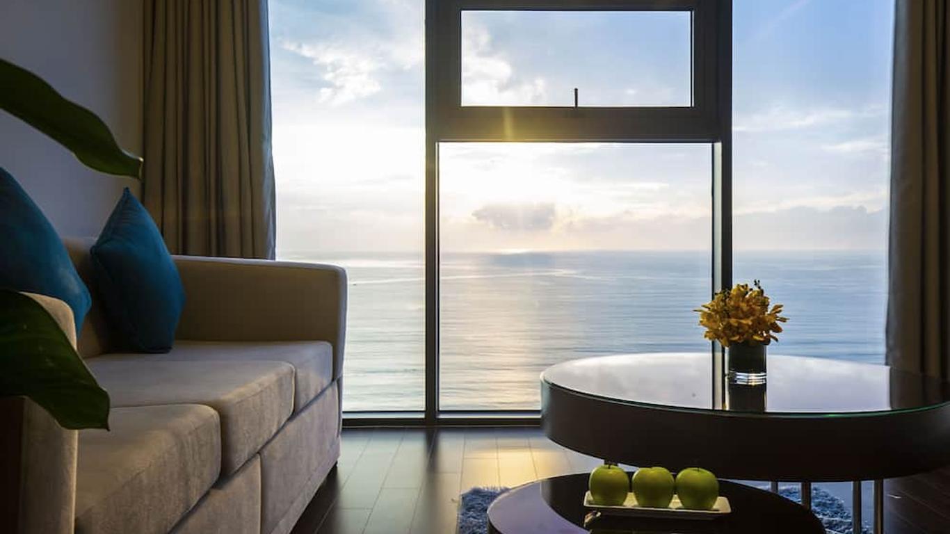 Maximilan Danang Beach Hotel