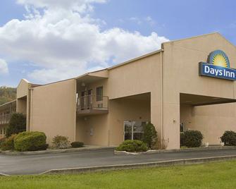 Days Inn by Wyndham Morehead - Morehead - Building