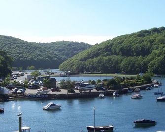 Dolphin Guest House - Looe - Outdoors view