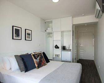 Phaedrus Living: Luxury Suite Nicosia 509 - Nikozja - Sypialnia