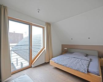 Modernes & gepflegtes Hotelzimmer mit Küche! - Bernstadt - Bedroom