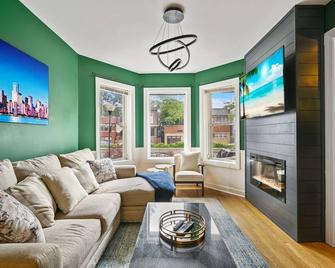 2 Bed Apt w/ Office, Free Parking, Near Wrigley - Chicago - Sala de estar