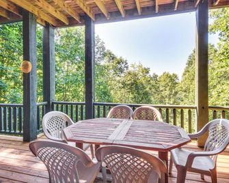 Expansive Sky Valley Lodge w/ Mountain Views! - Dillard - Balkón