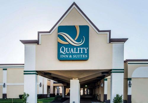 Quality Inn Suites Conference Center Across From Casino 66 8 7 Erie Hotel Deals Reviews Kayak