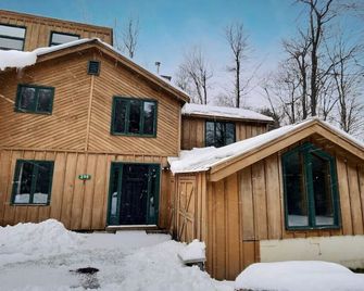 Snowarts- Game room, Fireplace, Close to golf - Killington - Building