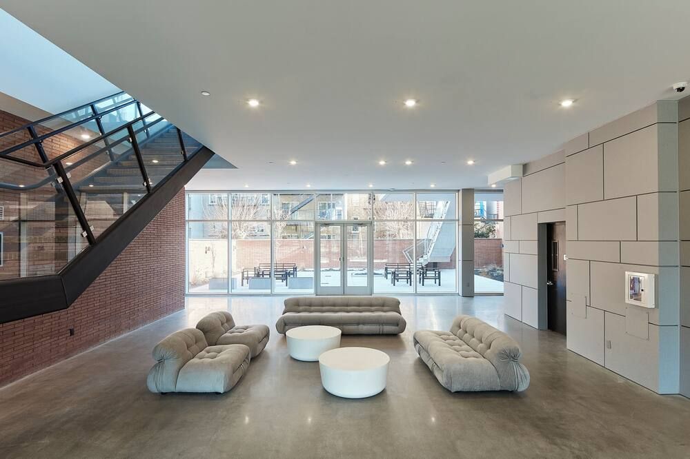 Stylish 2 Br W Roof Deck Access - Mins To Nyc - Hoboken - Lobby