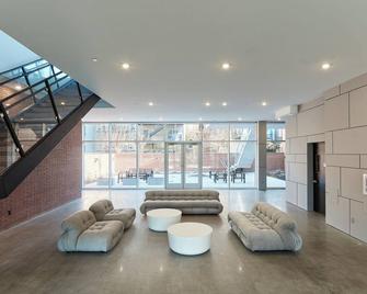 Stylish 2 Br W Roof Deck Access - Mins To Nyc - Hoboken - Lobby