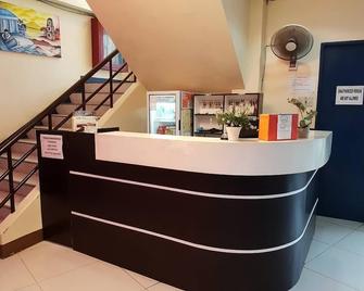 City Corner Hotel - Legazpi City - Front desk