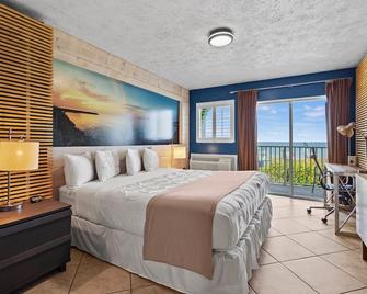 Oceanfront Inn Suite, Ocean and Inlet Views, King Bed, #12 - Fort Pierce - Habitación